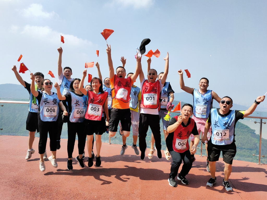 9月22日，股份公司发展“登高望远贺双节 洗澡党恩庆百年”登山角逐活动、